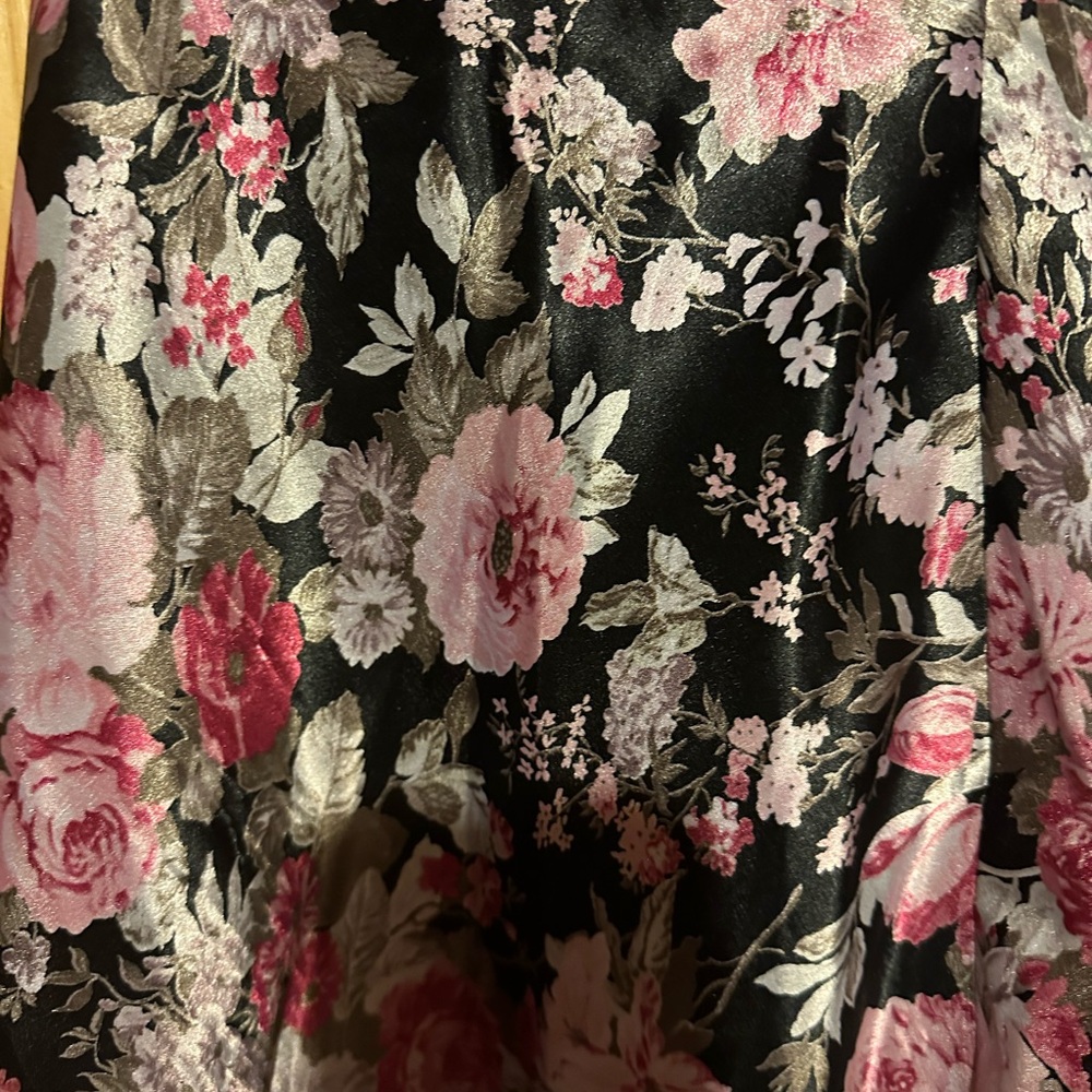 Silk Pink, White, & Black Floral Mini Skirt - Picture 4 of 4